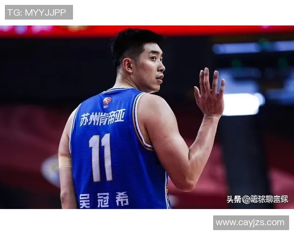 吴冠希在篮球赛场的崛起与成长历程探秘，展现新时代运动员的拼搏精神与团队合作